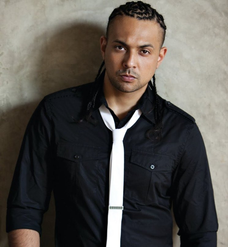 Sean paul love. Sean Paul. Одежда Sean Paul. Luv певец. Sean Paul стриптиз.